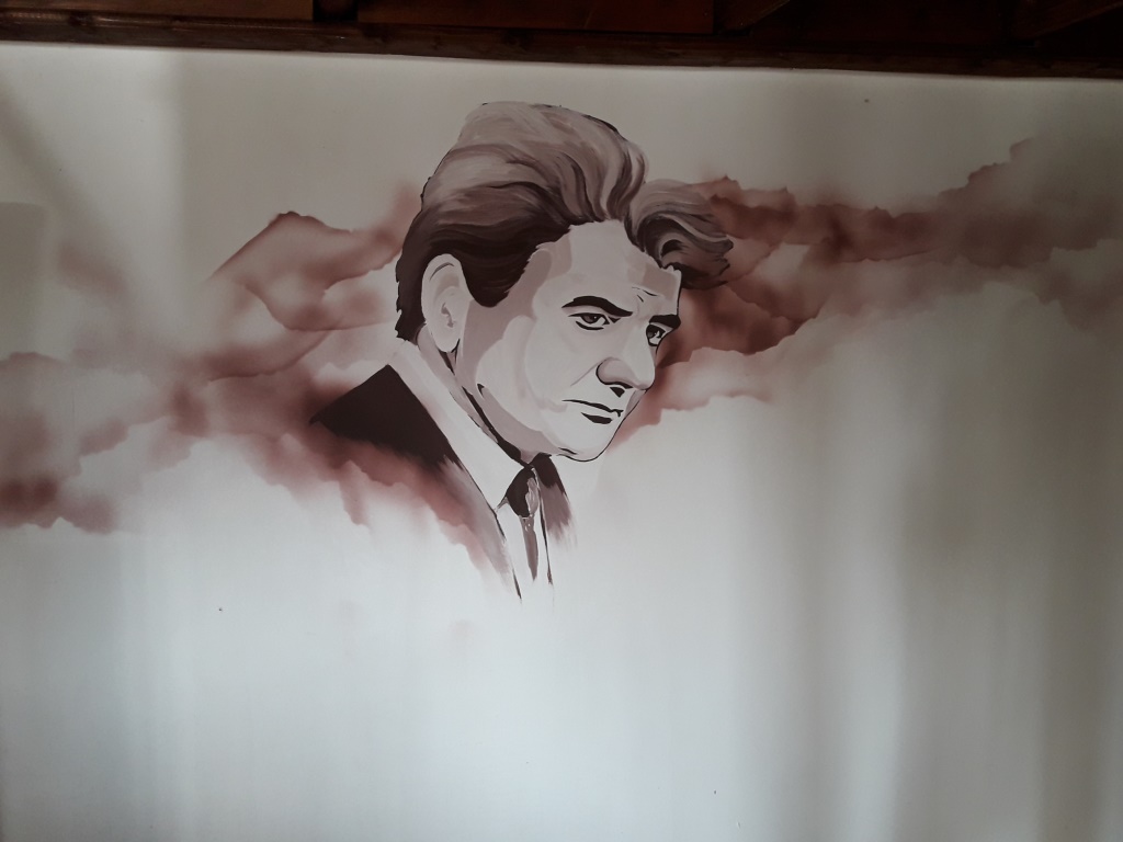 مینا حسین نژاد