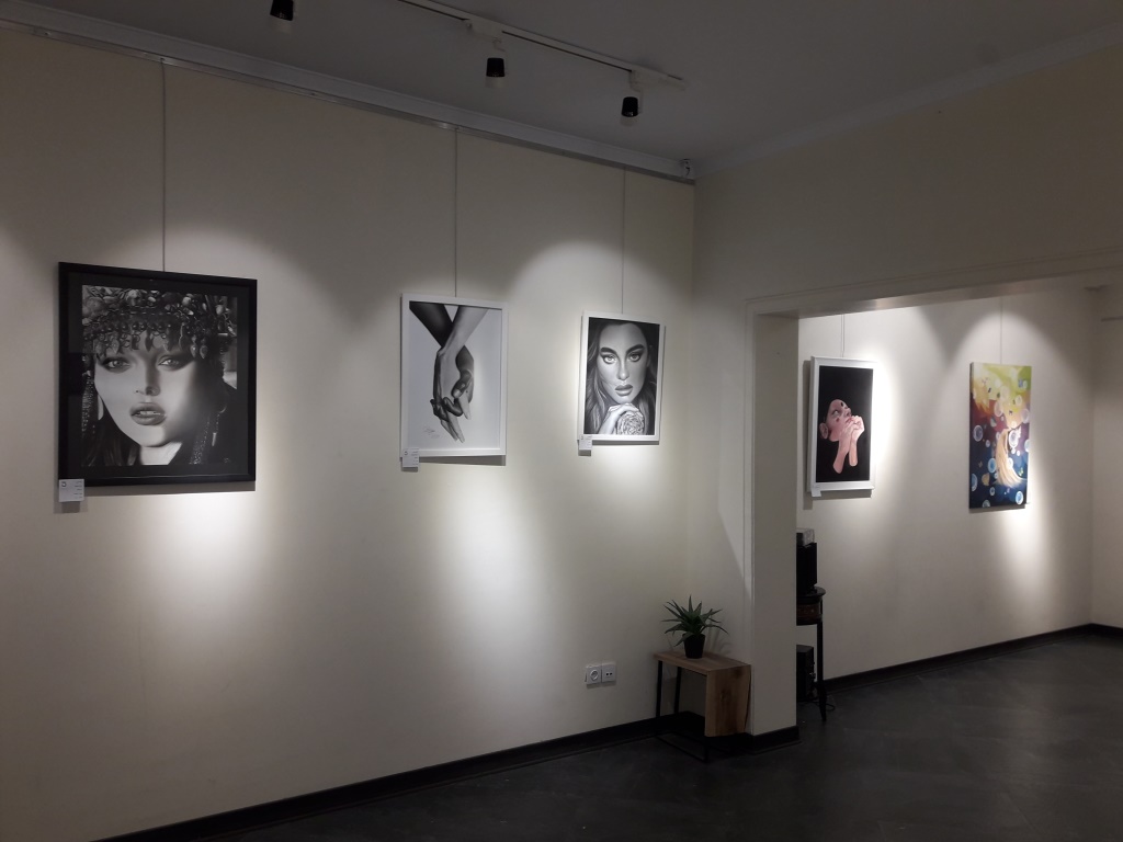 مینا حسین نژاد