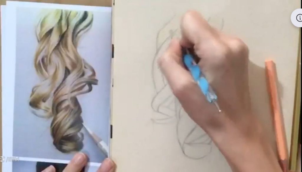 شروع و آمادهسازی ابزار نقاشی مو دخترانه ساده