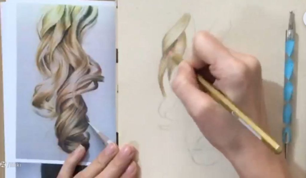 تیره کردن موها و تکنیک پرتاب مداد در نقاشی مو دخترانه ساده