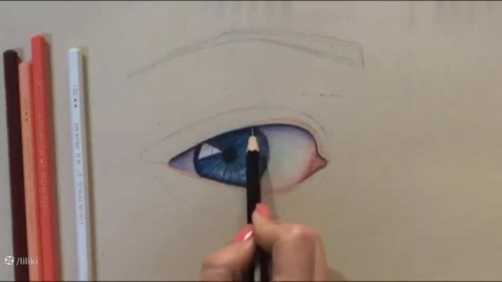 چشم با مداد رنگی