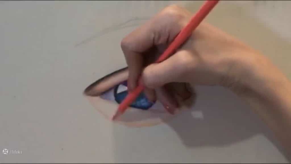 چشم با مداد رنگی