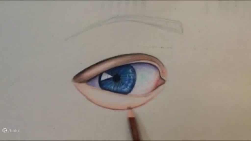 چشم با مداد رنگی