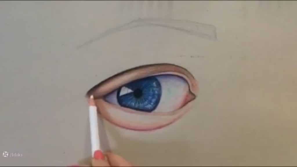 چشم با مداد رنگی