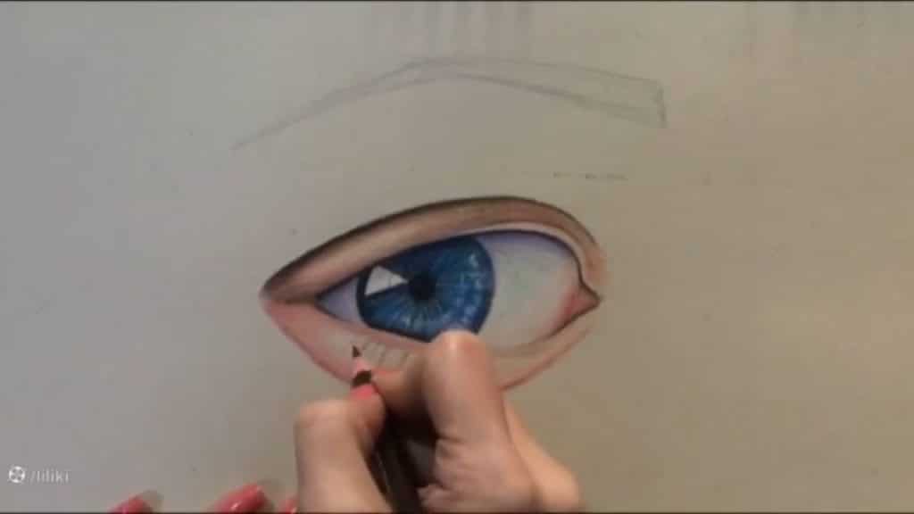 چشم با مداد رنگی