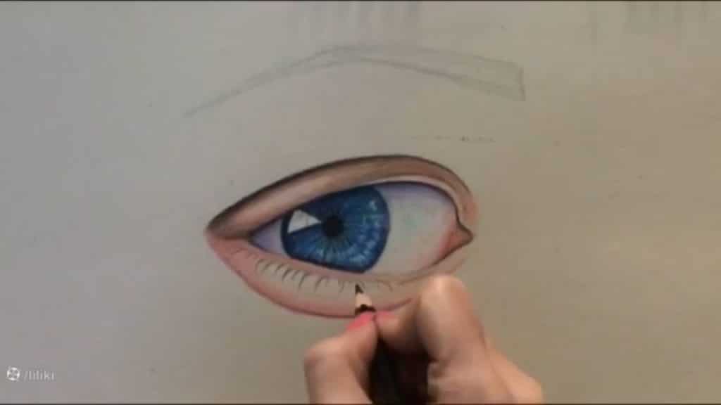 چشم با مداد رنگی