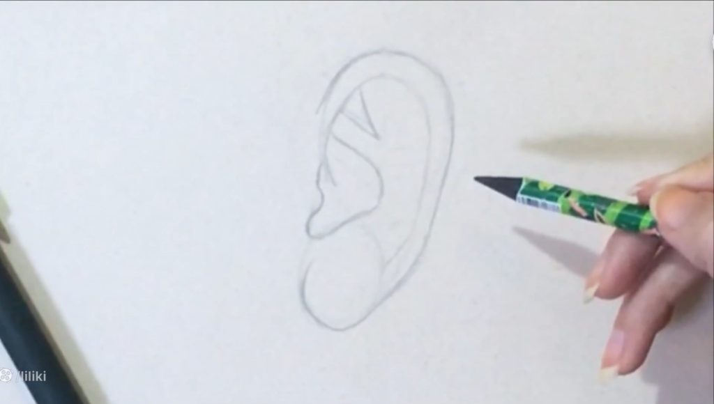 نقاشی گوش با مداد رنگی