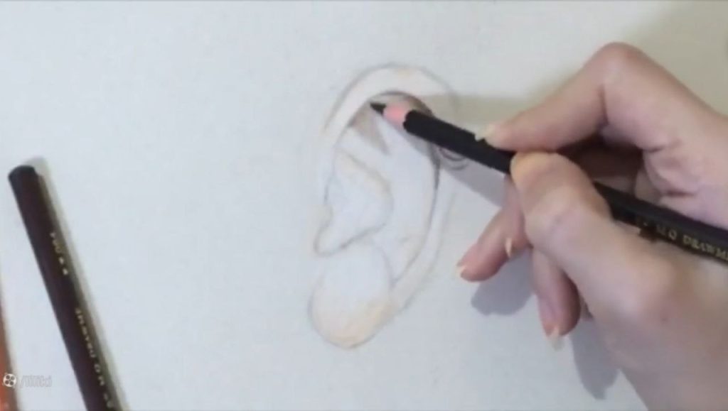 طراحی گوش با مداد رنگی