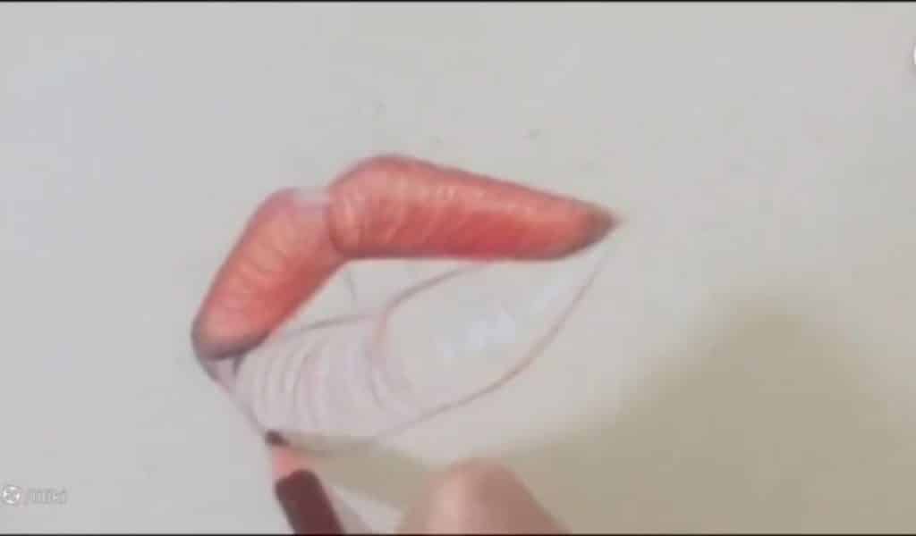 سایهزنی لب پایین