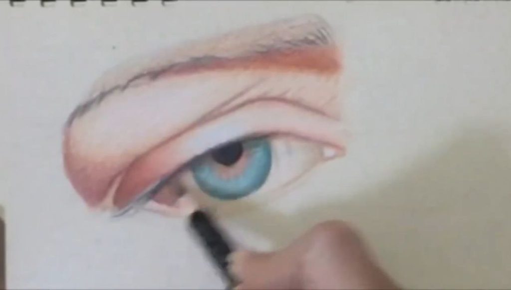 سایهزنی نهایی مردمک در طراحی چشم مداد رنگی