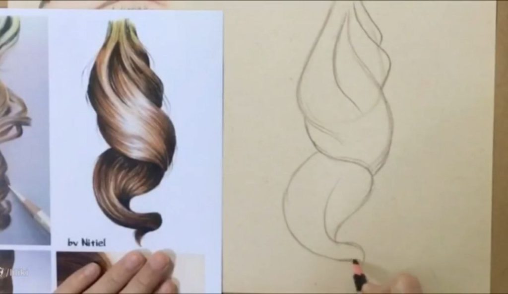 نقاشی مو با مداد رنگی
ترسیم فرمهای منحنی و قسمت پایینی نقاشی مو با مداد رنگی