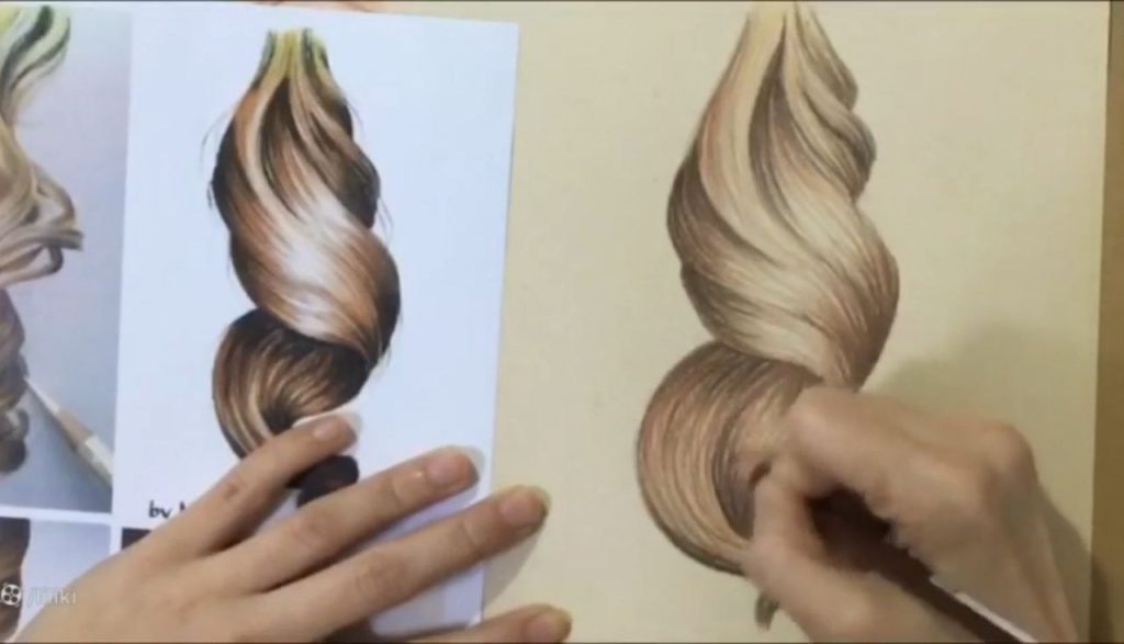 نقاشی مو با مداد رنگی
افزودن تیرگی با مشکی و تعدیل با قهوهای