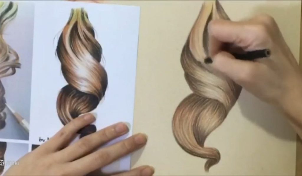 نقاشی مو با مداد رنگی
ایجاد تیرگیهای شدید با مشکی در نقاشی مو با مداد رنگی