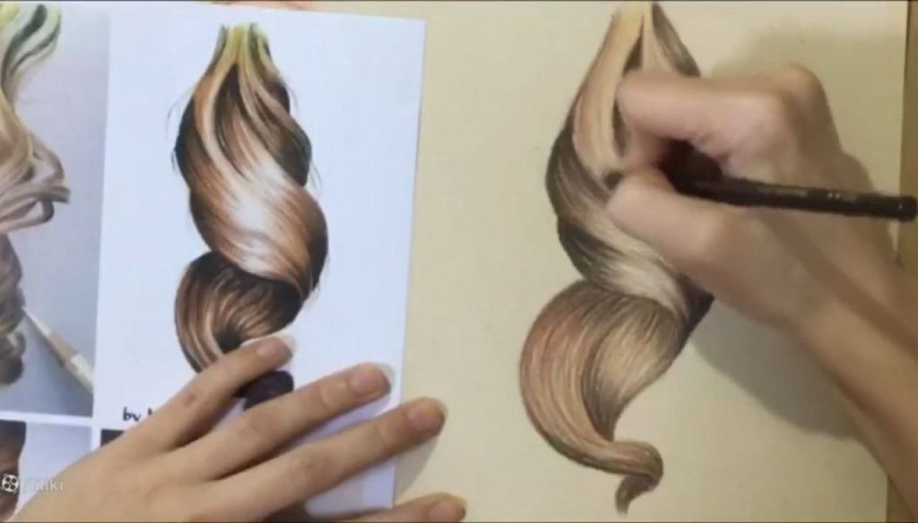 نقاشی مو با مداد رنگی
حفظ فاصله بین نواحی تیره و تعدیل رنگها