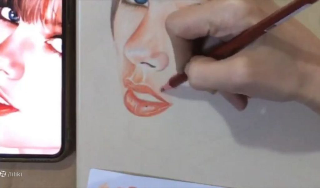 ایجاد سایههای مثلثی و هشتی لب