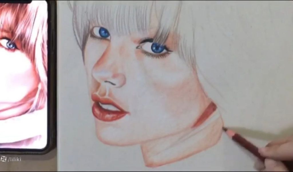 سایهزدن یقه و ترکیب رنگها در ترسیم چهره تیلور سوئیفت