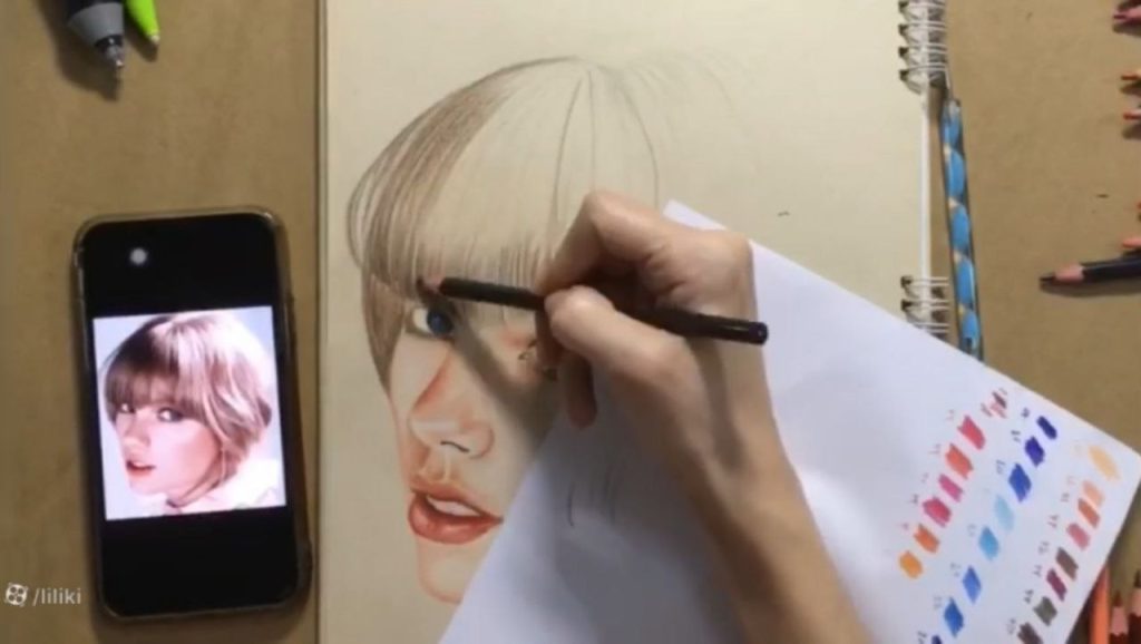 کنترل تیرگیها و حفظ جزئیات مو در آموزش نقاشی تیلور سوئیفت