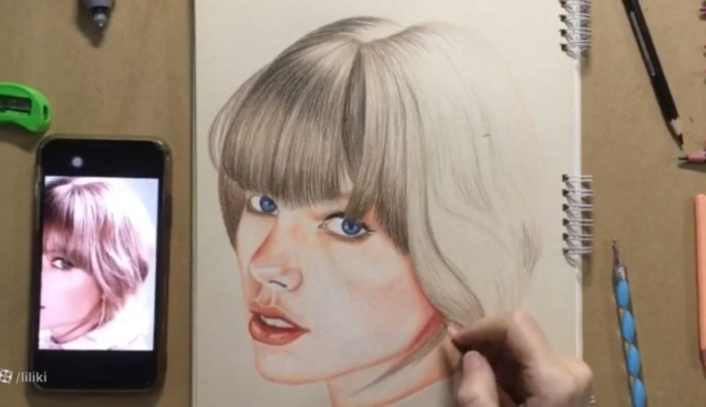 استفاده از مدادهای مختلف برای ایجاد تیرگی و روشنایی در مو