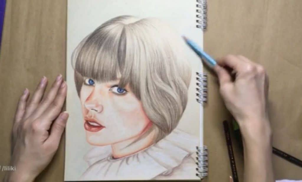 تکمیل لباس و پسزمینه در رسم چهره تیلور سوئیفت