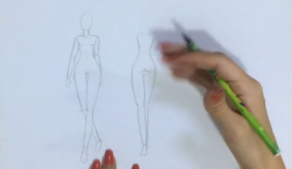 کشیدن پای دوم از نمای پشت