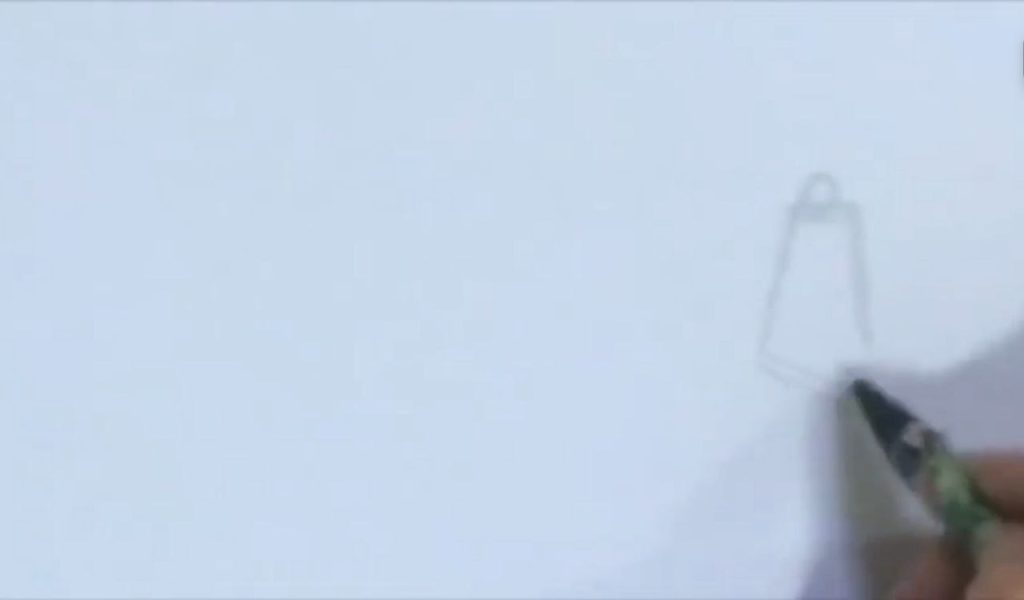 طراحی پای دارای پاشنه با فرم گوهای و افزایش ارتفاع پا