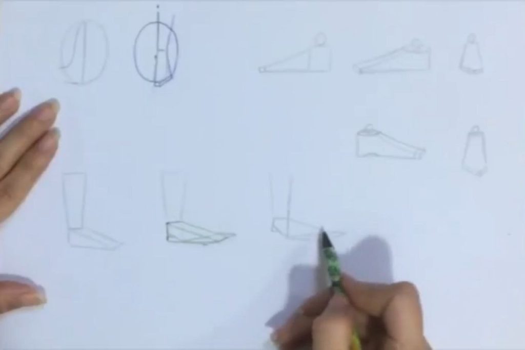 استفاده از مثلثها و اشکال ساده برای ساختار پا