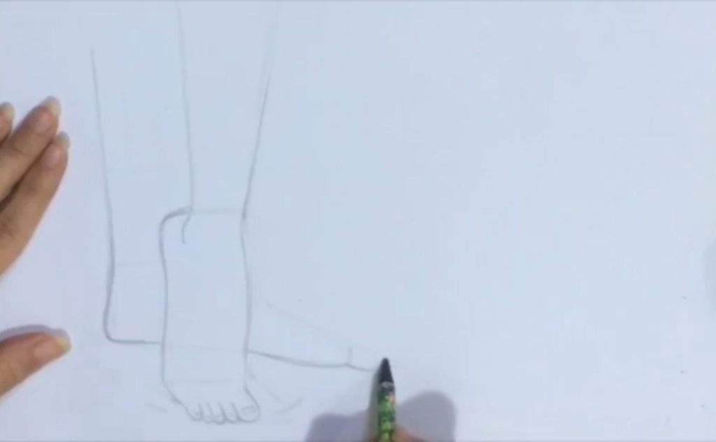 ترسیم نمای پشت پا و کف پا با گوها و فرو رفتگیها