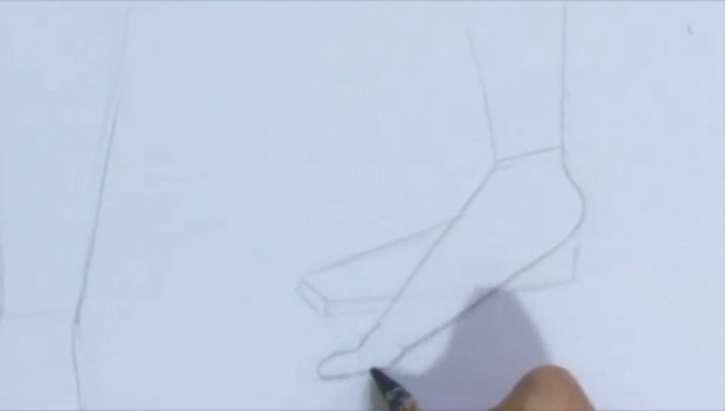 ترسیم برجستگیها و فرم انگشتها در آموزش طراحی فیگور پا