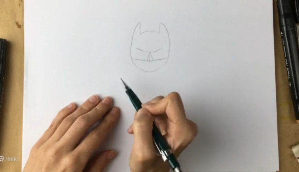 ترسیم فرم اولیه سر در نقاشی پسرانه بتمن