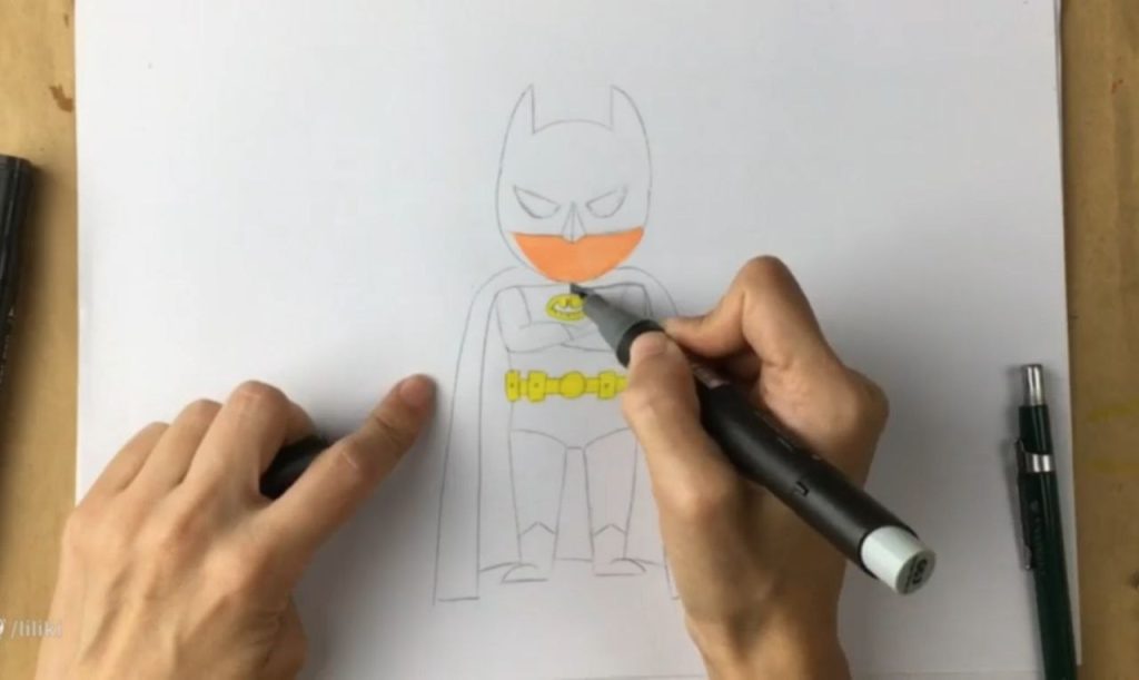 رنگ زرد و آمادهسازی لباس بتمن