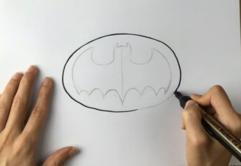 دورگیری آرم نقاشی بتمن با ماژیک