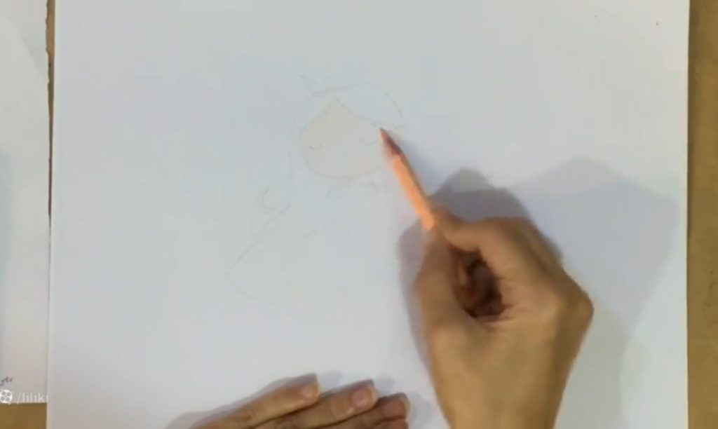 شروع رنگ آمیزی صورت با مداد رنگی رنگ پوست