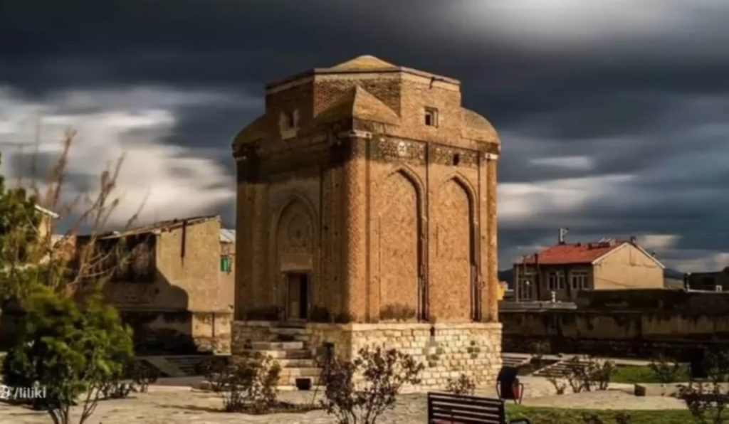 گنبد سرخ و کبود مراغه