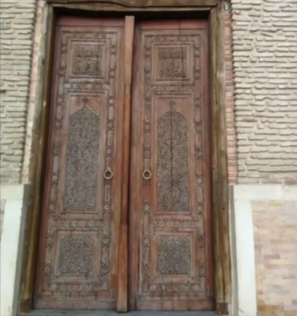 درب چوبی بقعه احمد یسویه