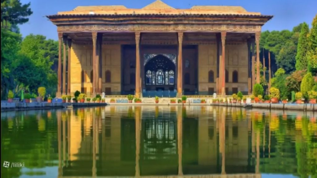 کاخ چهل ستون