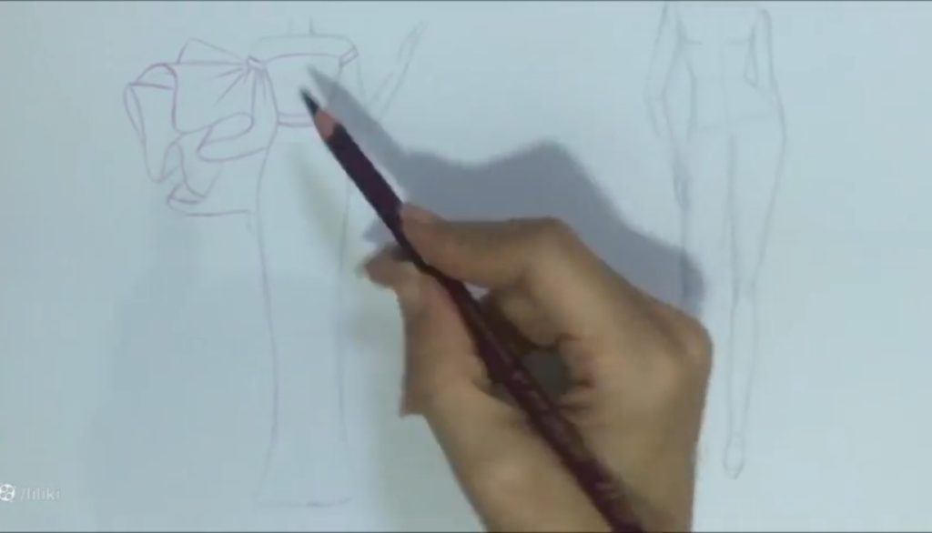تمرکز روی لباس و تکمیل خطوط نهایی