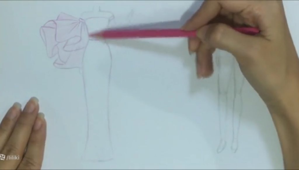 شروع رنگآمیزی در طراحی لباس مجلسی